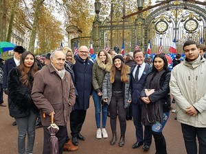 les jeunes de l'AMAF avec le Député de Villeurbanne M. BONNEL, le Député de la 1ère circonscription M. Thomas RUDIGOZ