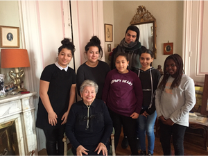 Madame Bernadette ISSAC SIBILLE et les jeunes de l'AMAF